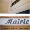 Enseigne en résine - Pose sur plaque de verre
