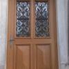 Porte d'entrée chêne avec grille en fonte moulée